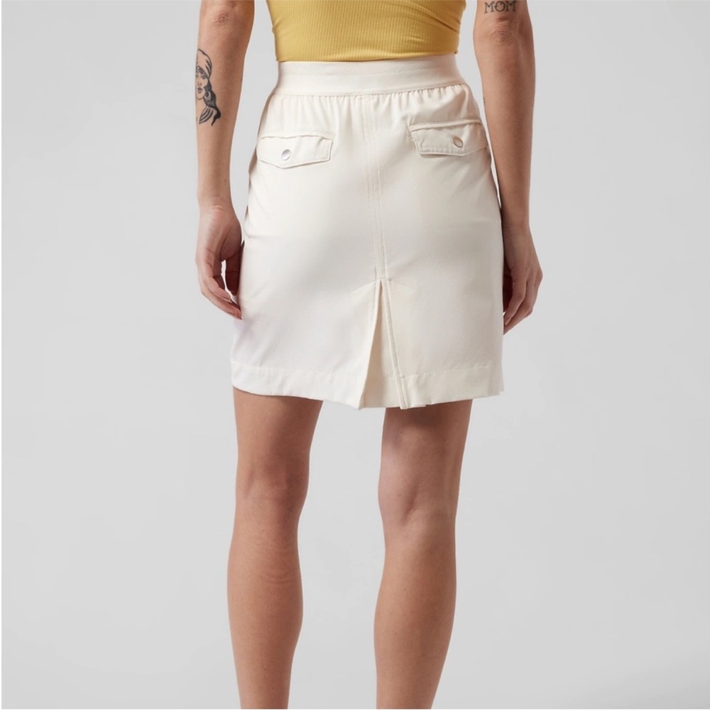 Athleta Vienna Ivory Cargo Skort Size 4 - Picture 5 of 13